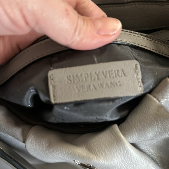 Simply Vera by Vera Wang gray faux leather purse with chain detail - Picture 4 of 6